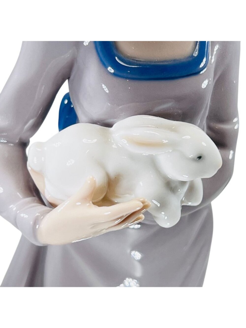 Nao by Lladro Precious Bundle Girl with Bunny Rabbit 1991 Daisa Figurine Spain - Picture 4 of 11